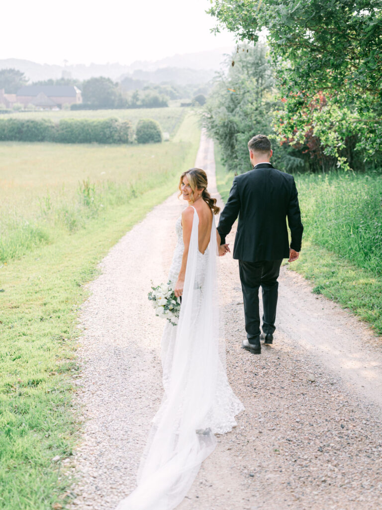 Read more about the article L + G’s Monochrome Wedding At Brickhouse Vineyard